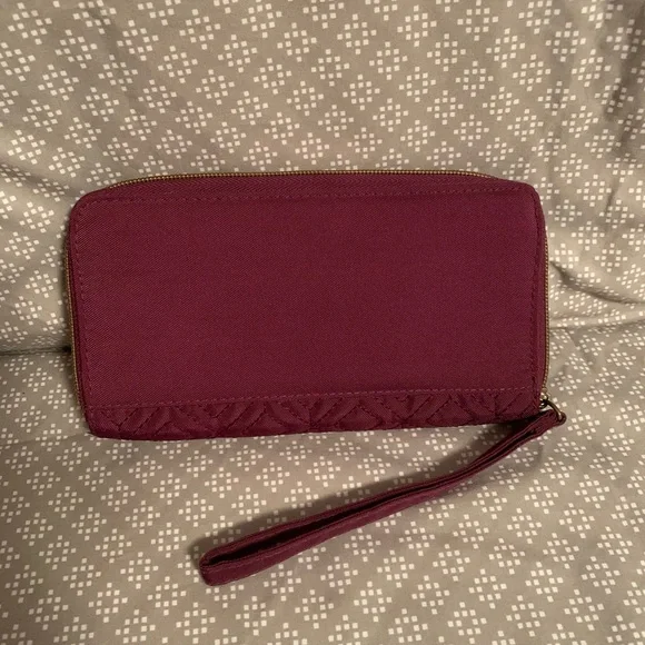 NWOT RFID Blocking Travelon Dark Plum Wallet Clutch Never Used - Picture 2 of 4